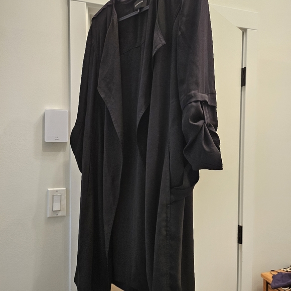 Babaton Flowy Trench - Picture 5 of 5